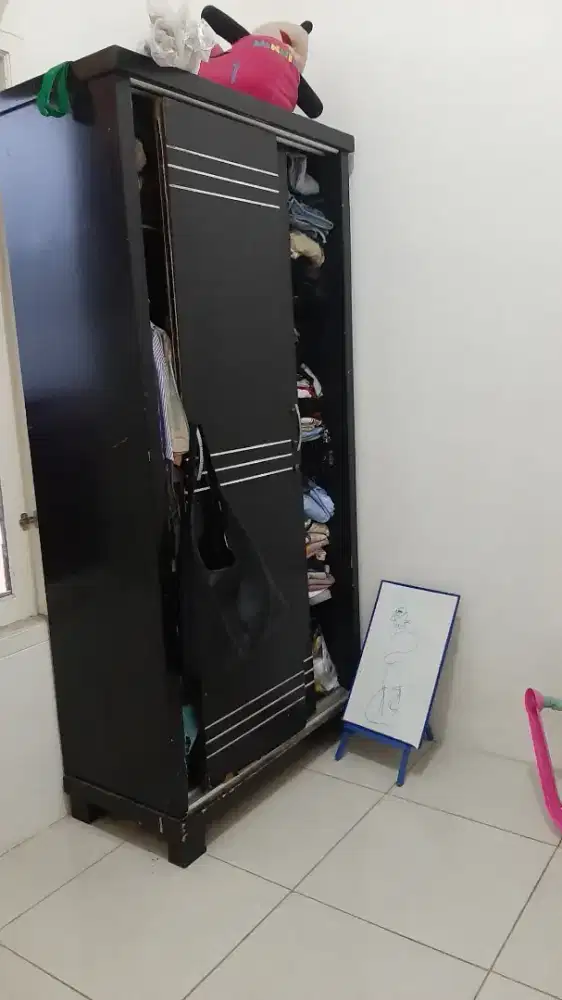 LEMARI 2 PINTU BEKAS