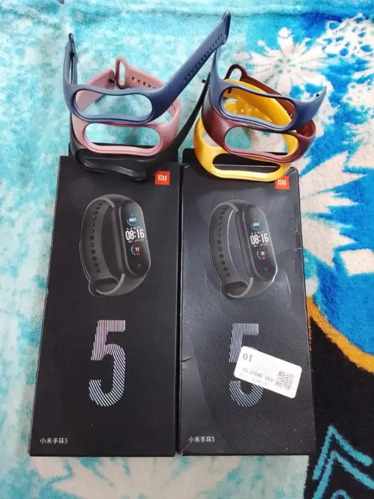 Mi Band 5 ( smart watch )