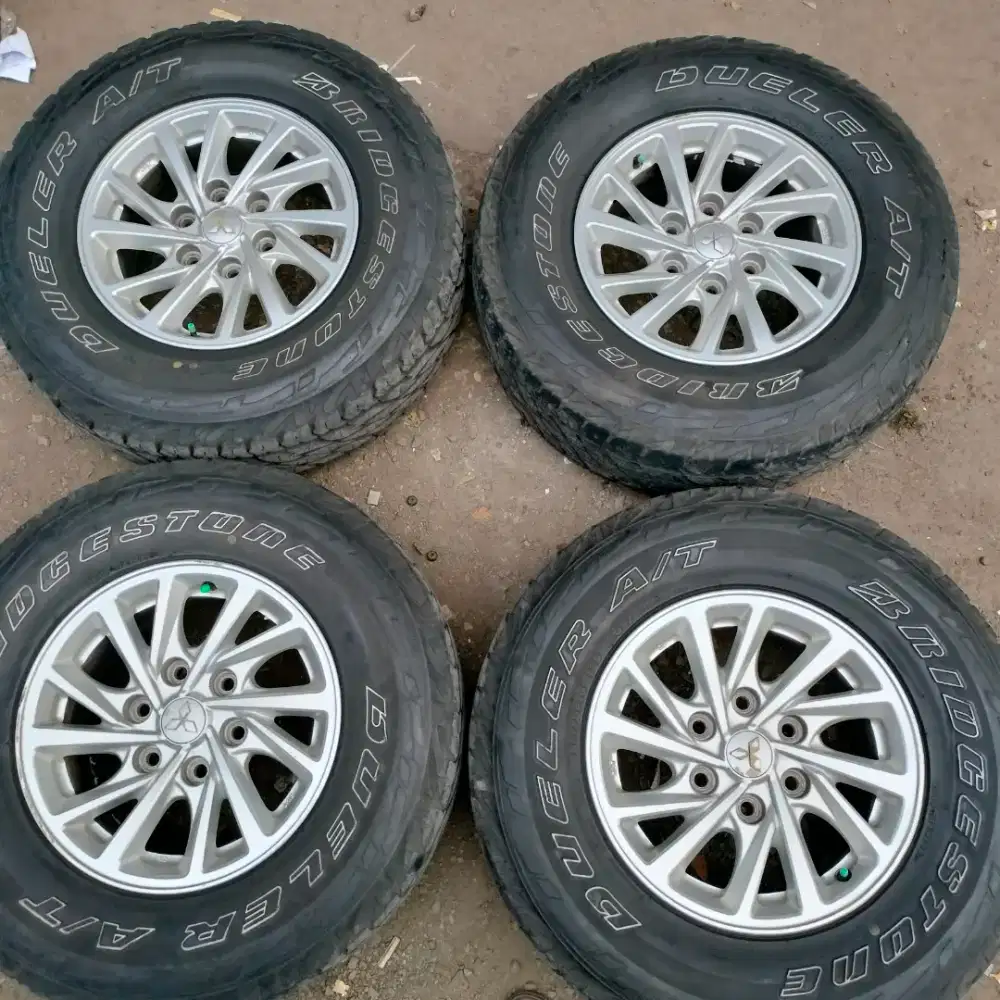 Velg original Mitsubishi Pajero ring 16 Bridgestone AT 265/70 R16