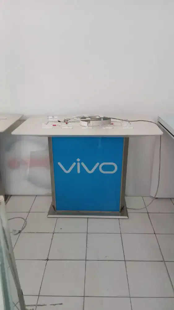 RAK MEJA VIVO BEKAS DISPLAY BARANG MULUS, HARGA NEGO