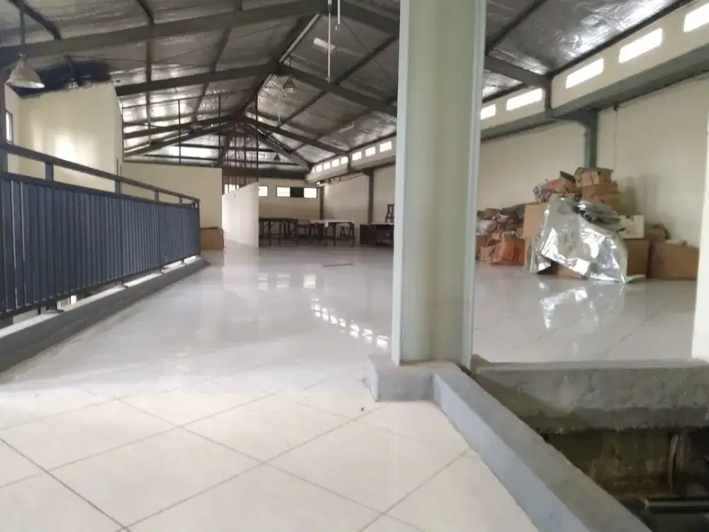 UNIT LANGKA RUANG USAHA PREMIUM DENGAN LAHAN PARKIR SANGAT LUAS DI JATIASIH