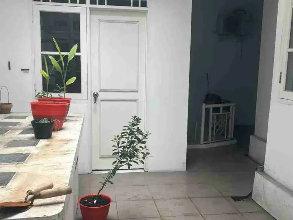 Dijual Rumah 2 lantai di jalan boulevard, Taman Surya 3, Kalideres, Jakarta Barat.