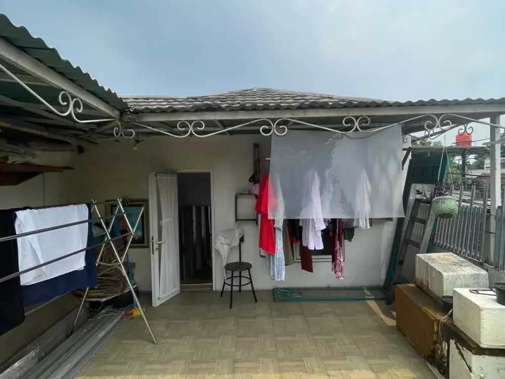 Dijual Rumah Posisi Hoek 3 Lantai di Ciater Serpong Tangerang Selatan