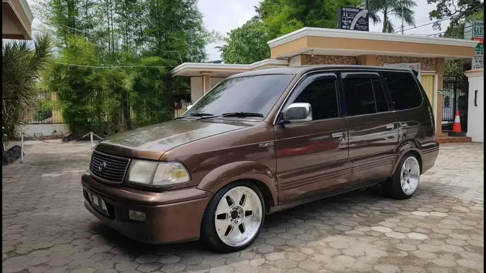 Dijual kijang krista matic