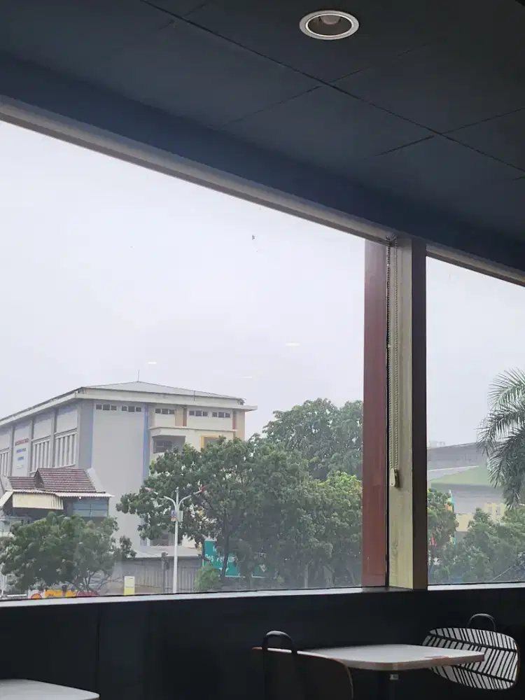 MENCARI PEKERJAAN SEBAGAI ADMIN