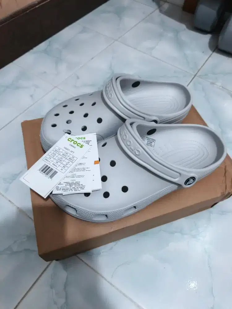 Crocs abu baruu