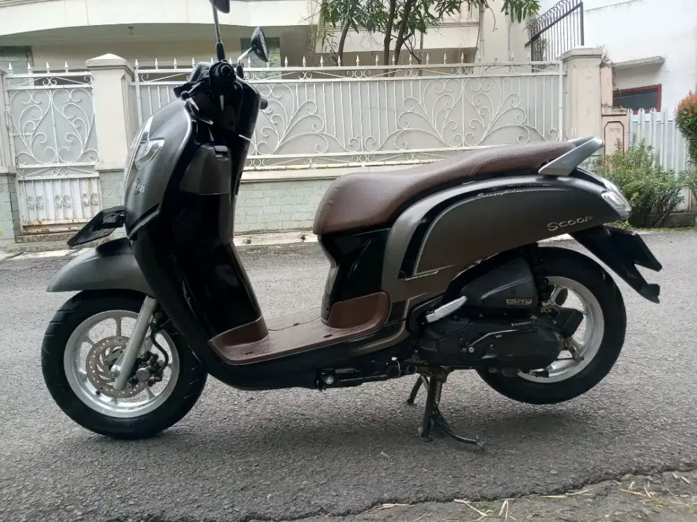 HONDA SCOOPY DONAT TAHUN 2017 SUPER MULUS ISTIMEWA NO MINUS KIRCON