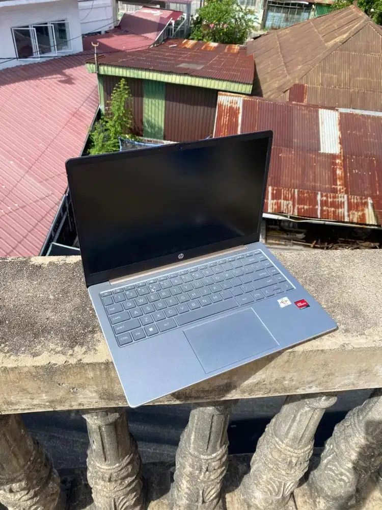 Laptop HP14 Em0222AU Amd Athlon 7120 8/512 Garansi 9 bulan