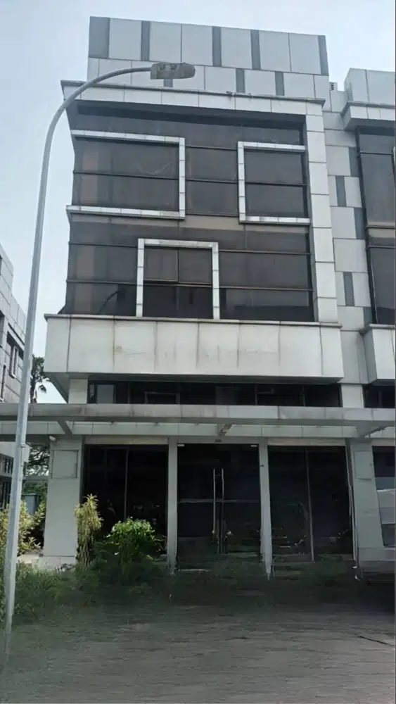 Ruko Avenue 3 Lantai Berlokasi Strategis di Pinggir Jalan JGC Cakung