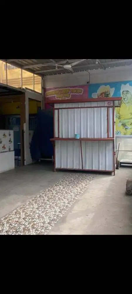 Kontener tempat jualan ukuran L 1,8 × P 1,5 & tenda putih ukuran 3x4