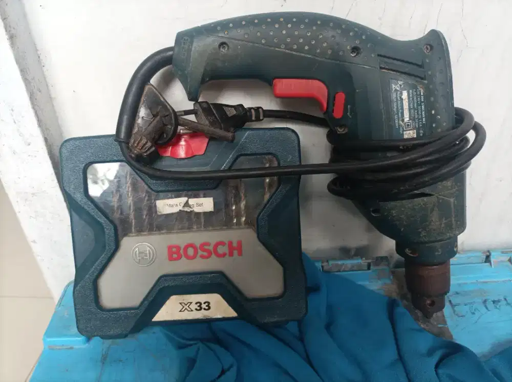 Bor merk bosch type GBM 350 + MATA BOR