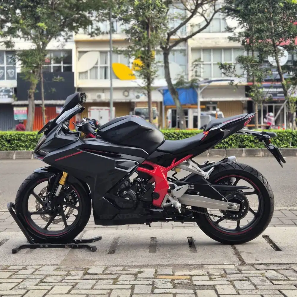 HONDA NEW CBR250RR NON ABS 2023 HITAM KM 200 PERAK PAJAK ON FULL MULUS