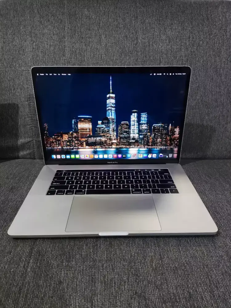 Laptop MacBook Pro Retina 15in 2017 TouchBar core i7 16/512 dobelVGA