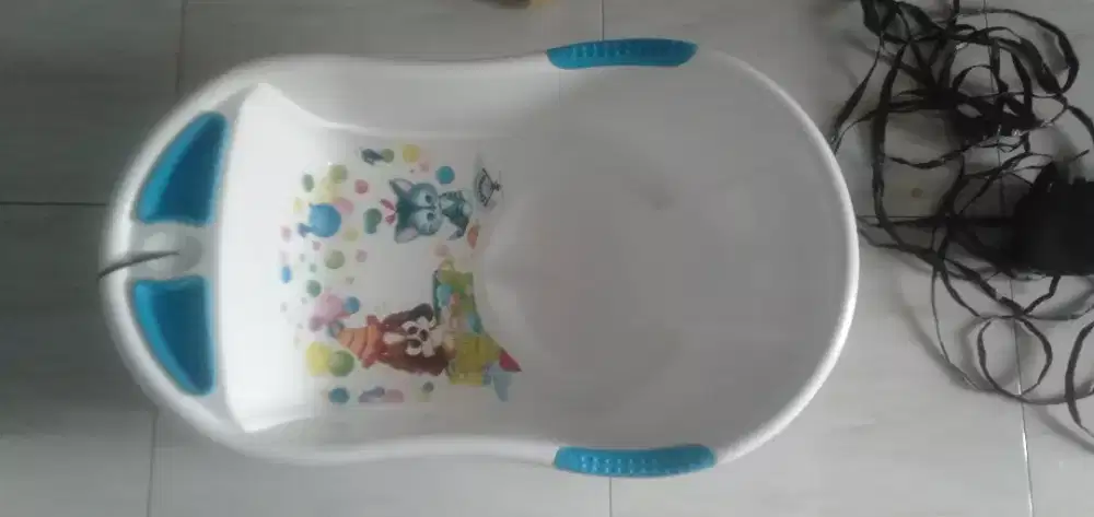 Bak mandi bayi warna putih