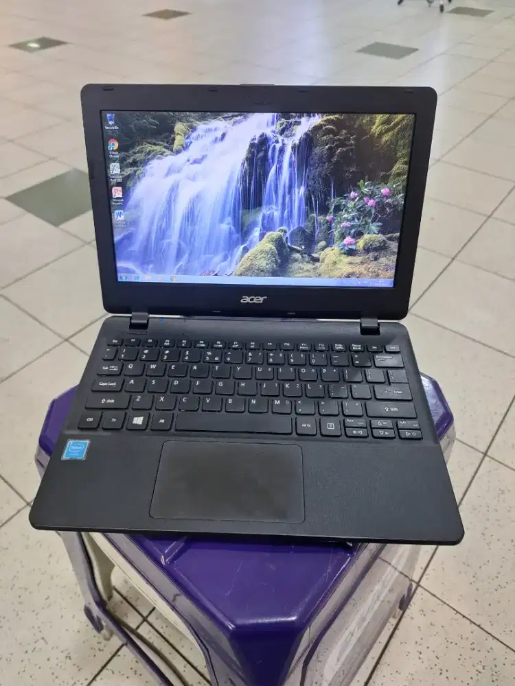 Laptop Acer aspire Es1-131