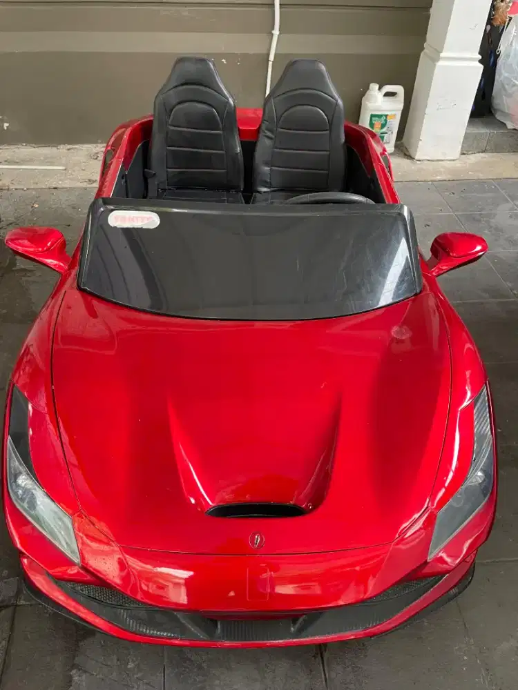 Mobil Aki Yukita (bisa muat 2 orang dewasa)