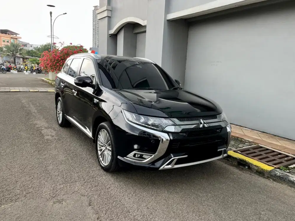 [ 4x4 ] Mitsubishi Outlander 2.4 PHEV Hybrid AWD AT 2019/2020