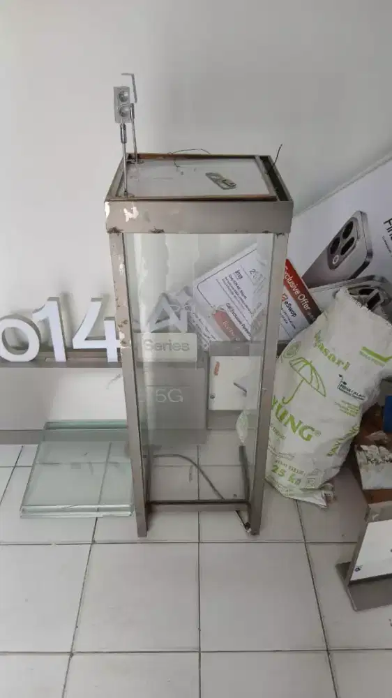 RAK ETALASE BEKAS DISPLAY HP BARANG MULUS, HARGA NEGO