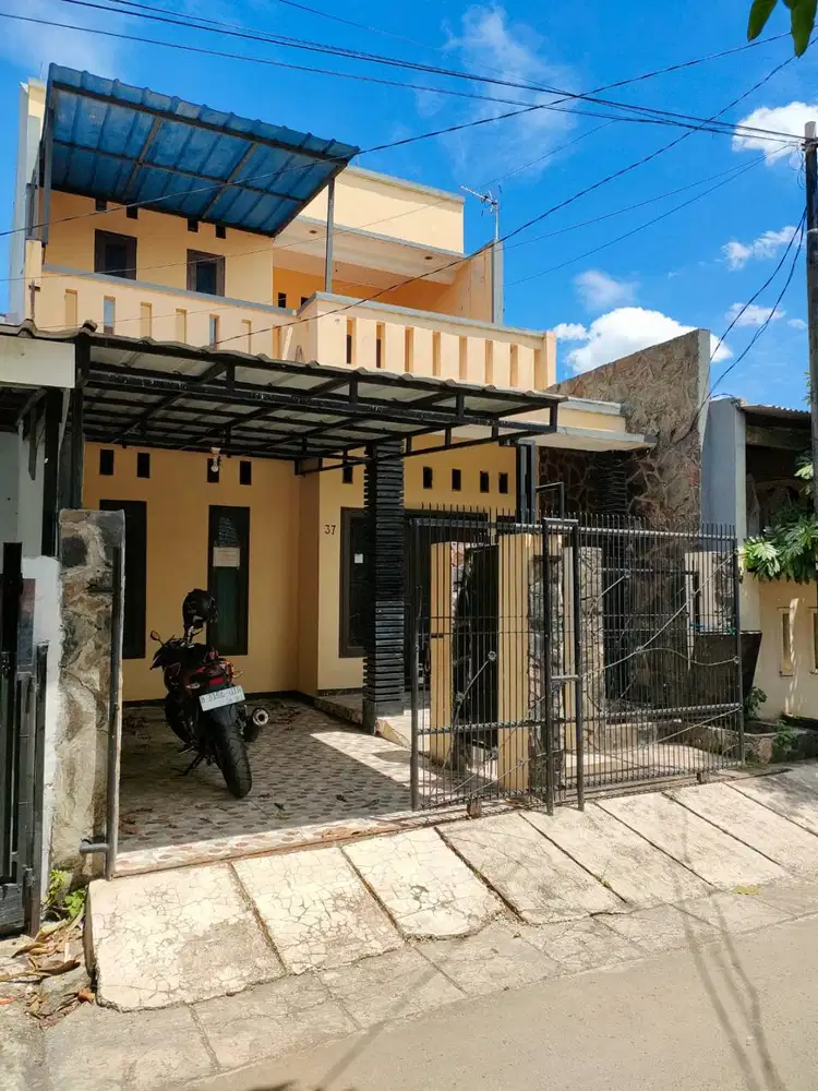 Dijual Rumah Komplek Alamanda Regency 2 Lantai Bebas Banjir