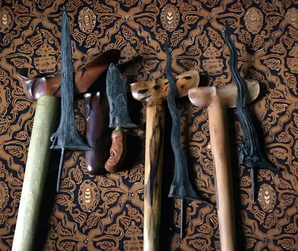 4 KERIS PUSAKA SEPUH