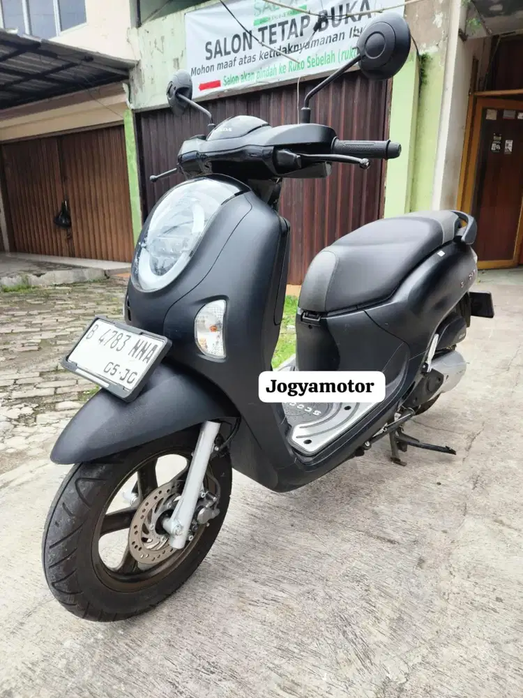 (B) honda scoopy prestige 2025