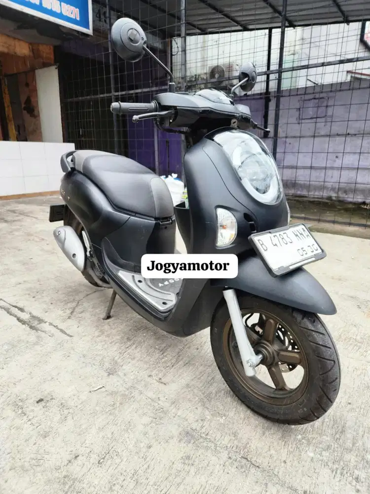(B) Honda scoopy prestige 2025