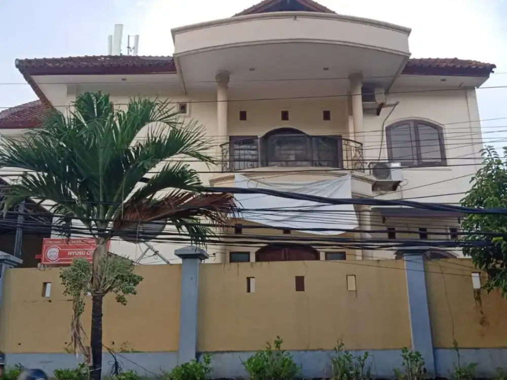 Rumah Mewah Akses ke Mall Living World Dijual, di Seroja Denpasar Area