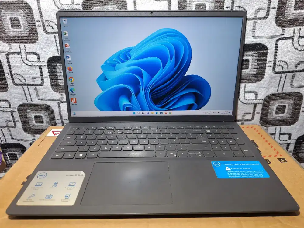 Laptop Dell Core i3 gen 11 ram 8gb SSD slim bazelless layar 15 inc