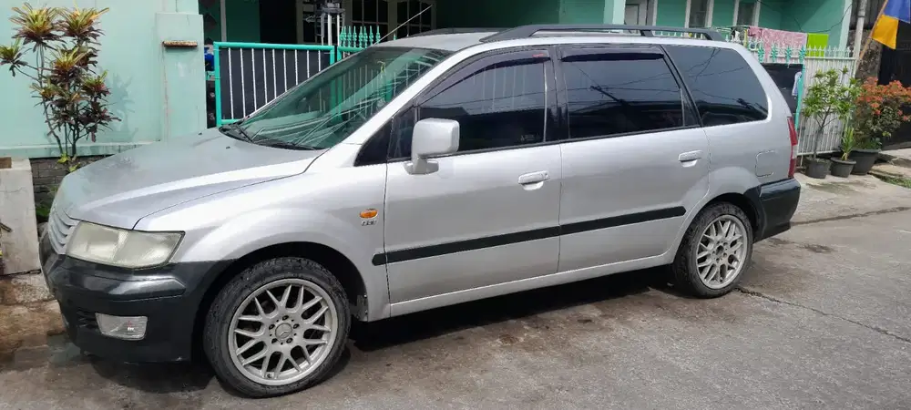 Mitsubishi Chariot Grandis 2001 Bensin