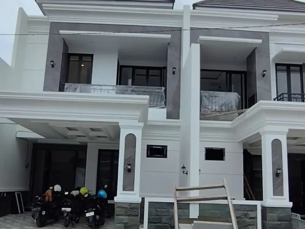 ROW 4 Mobil! Rumah American Classic Mewah di Araya 2 selangkah dari MERR