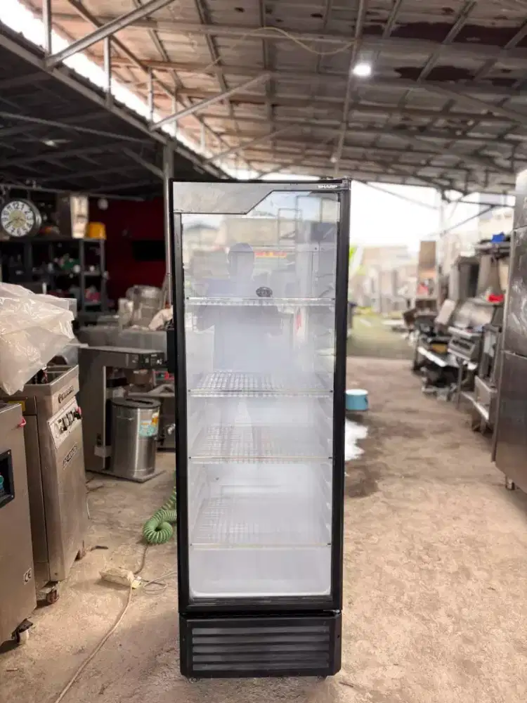 Showcase 1 pintu
Merk sharp 
Mulus ori