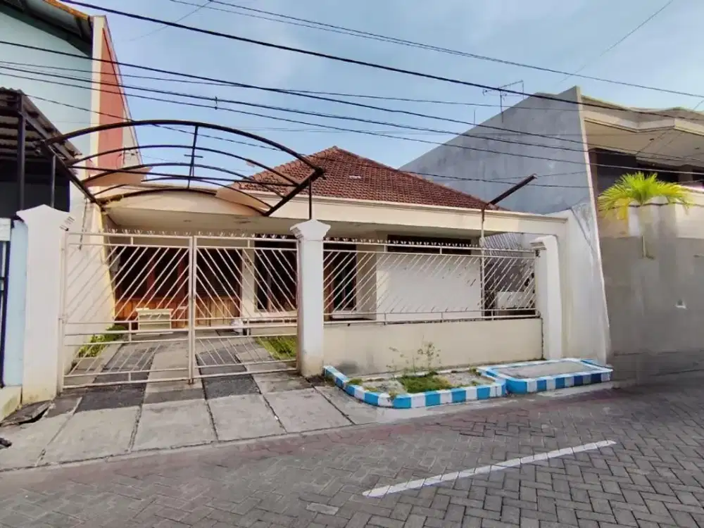 Turun Harga! Rumah lokasi Strategis di Kendangsari dekat Raya. one gate system