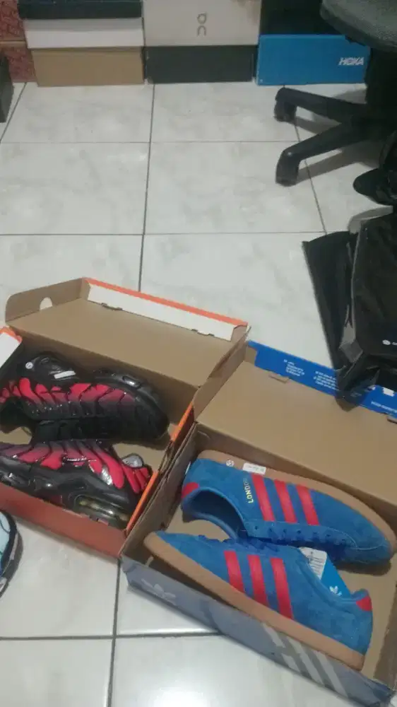 Sepatu adidas london