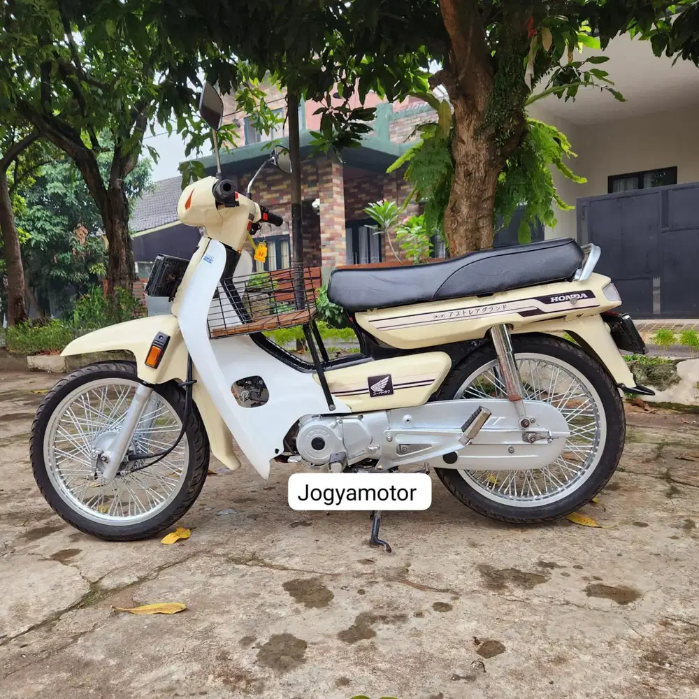 (B) Honda astrea tahun 1996 cash