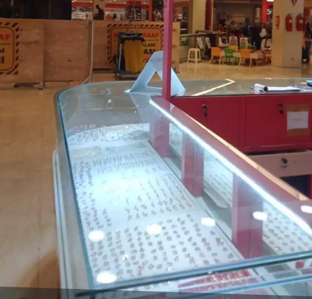 Dibutuhkan Spg wanita maksimal umur 23