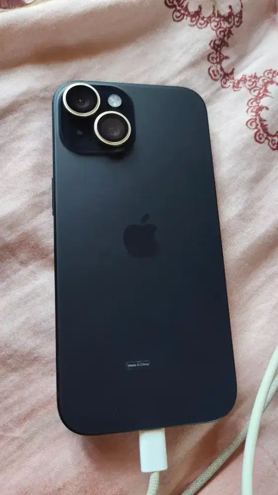 Iphon 15 warna hitam