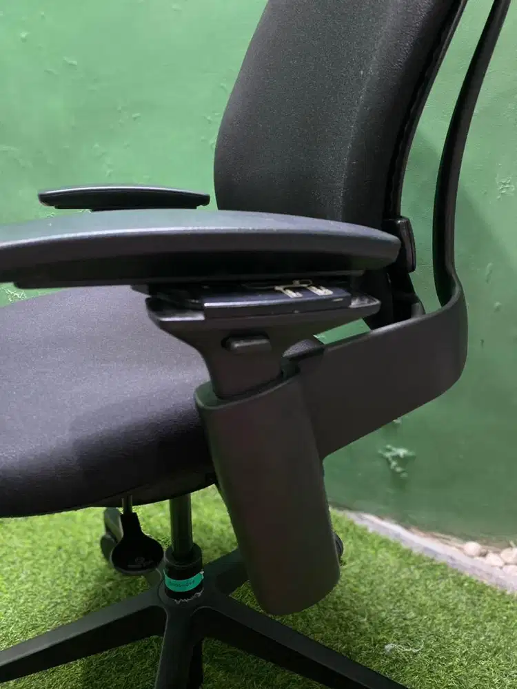 kursi kantor steelcase