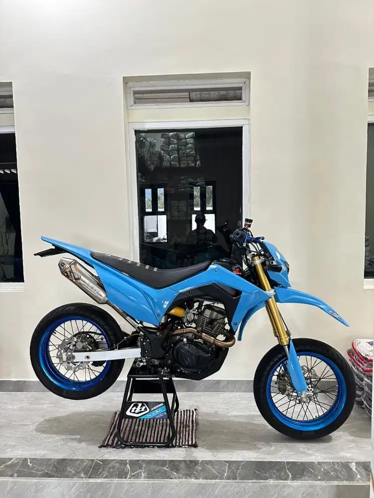 Dijual Crf 150L stnk & Bpkb pajak kelewat