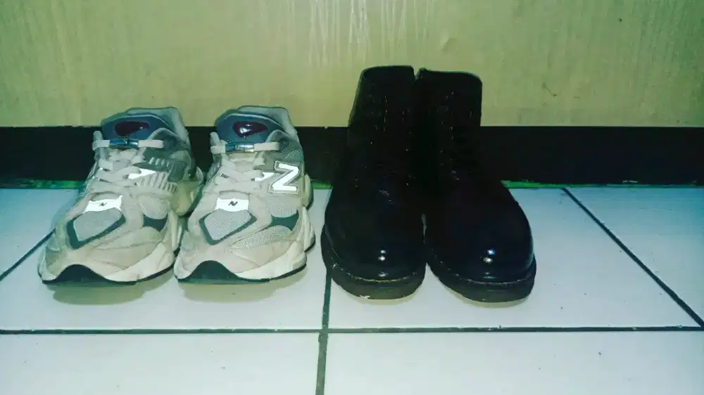 Borong 2 pasang - NB & BOOTS premium LIKE NEW. Size 41 spatu bagus nih