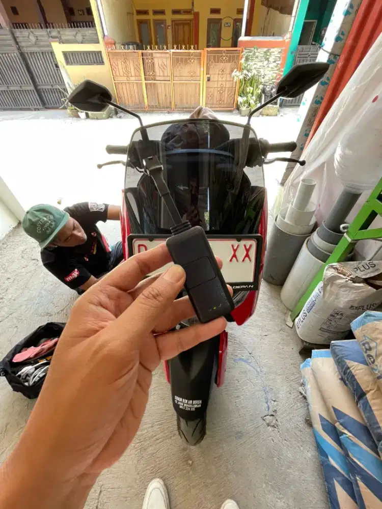 GPS tracker alat pelacak kendaraan anda