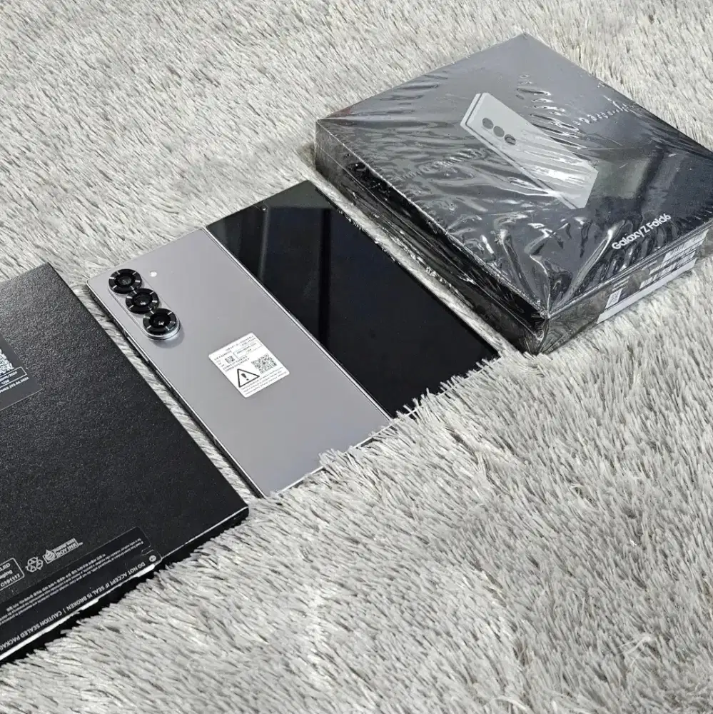 Samsung Galaxy Z Fold 6 256Gn Silver 100% like new