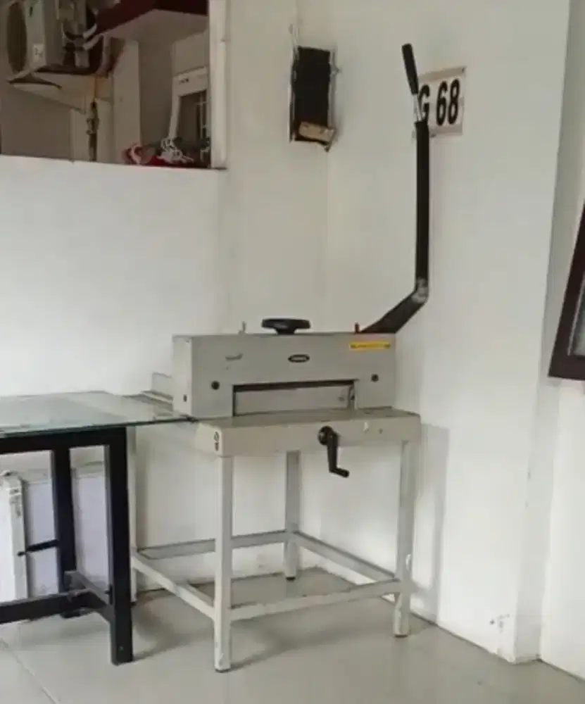 Mesin potong kertas Stern