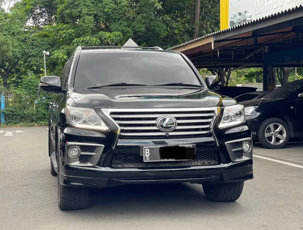 LEXUS LX570 AT HITAM 2014