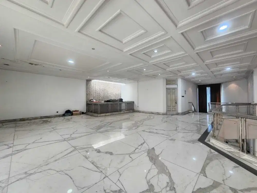 Disewakan Rumah Mewah siap Huni di Intercon Taman Kebon Jeruk