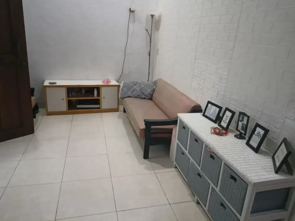 Rumah Siap Huni 2 Lantai di Senen Jakarta Pusat