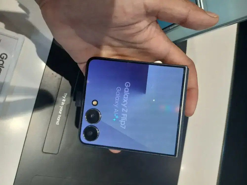 Samsung Galaxy Z Flip 7