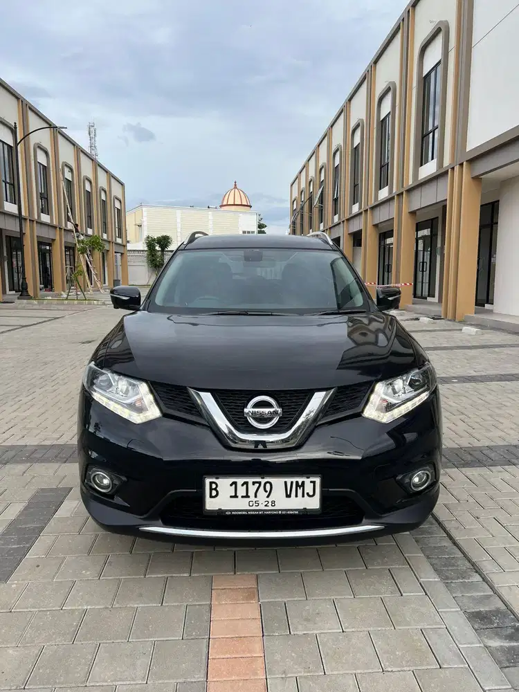 X Trail 2.5 AT 2015 HITAM