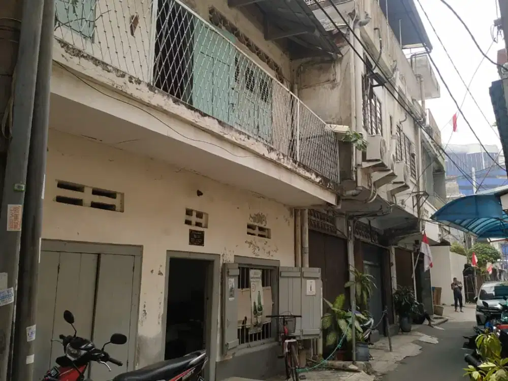 DIJUAL RUKO DI ASEMKA, JAKARTA BARAT, 2 LANTAI, LT. 95 m2, SHM.