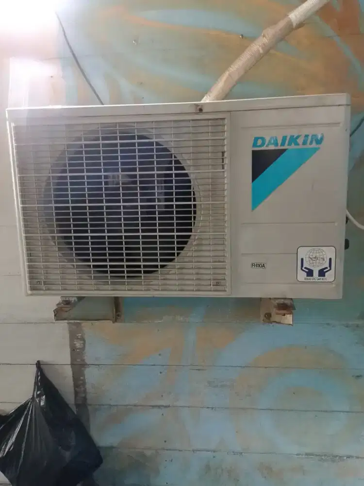 Outdoor ac 1/2 pk daikin