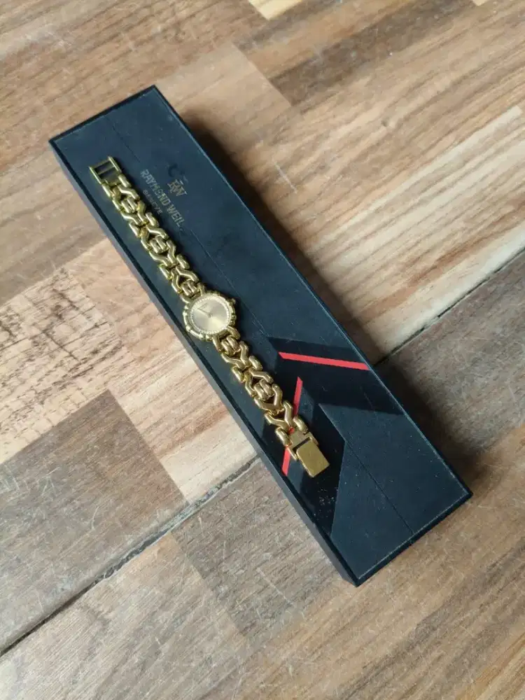 Like new RAYMOND WEIL gold plated